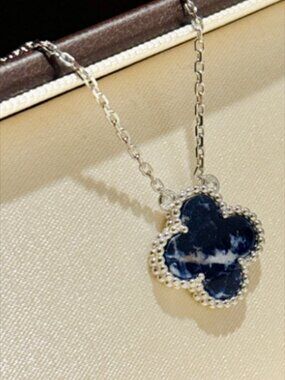 Van Cleef & Arpels Blue Chalcedony Necklace 💎
